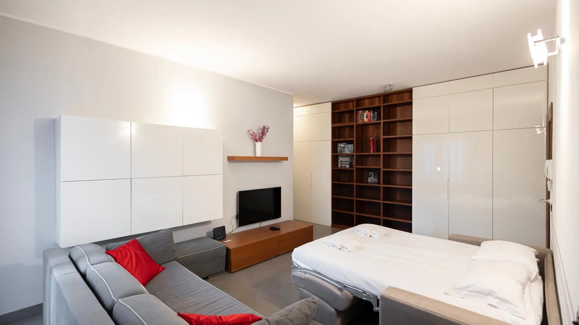 Apartment Splendido Quadrilocale Nel Cuore Dei Navigli Milan Italy